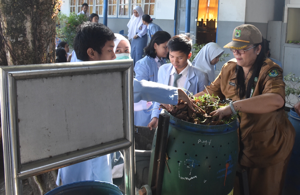 DLH Sosialisasikan Pengelolaan Sampah di SMA