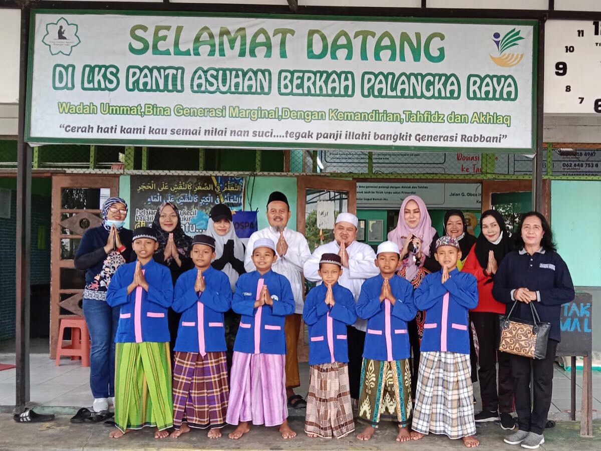 Jumat Berkah Berbagi, DWP Disbudpar Anjangsana ke LKS Panti Asuhan Berkah