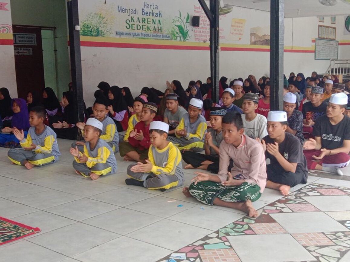 Jumat Berkah Berbagi, DWP Disbudpar Anjangsana ke LKS Panti Asuhan Berkah