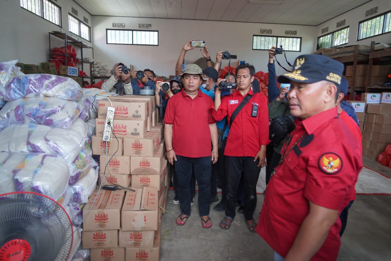 Tinjau Gudang Logistik Dinsos Lamandau, Gubernur Sugianto Sabran Cek Kualitas dan Stok Paket Bantuan Dampak Banjir