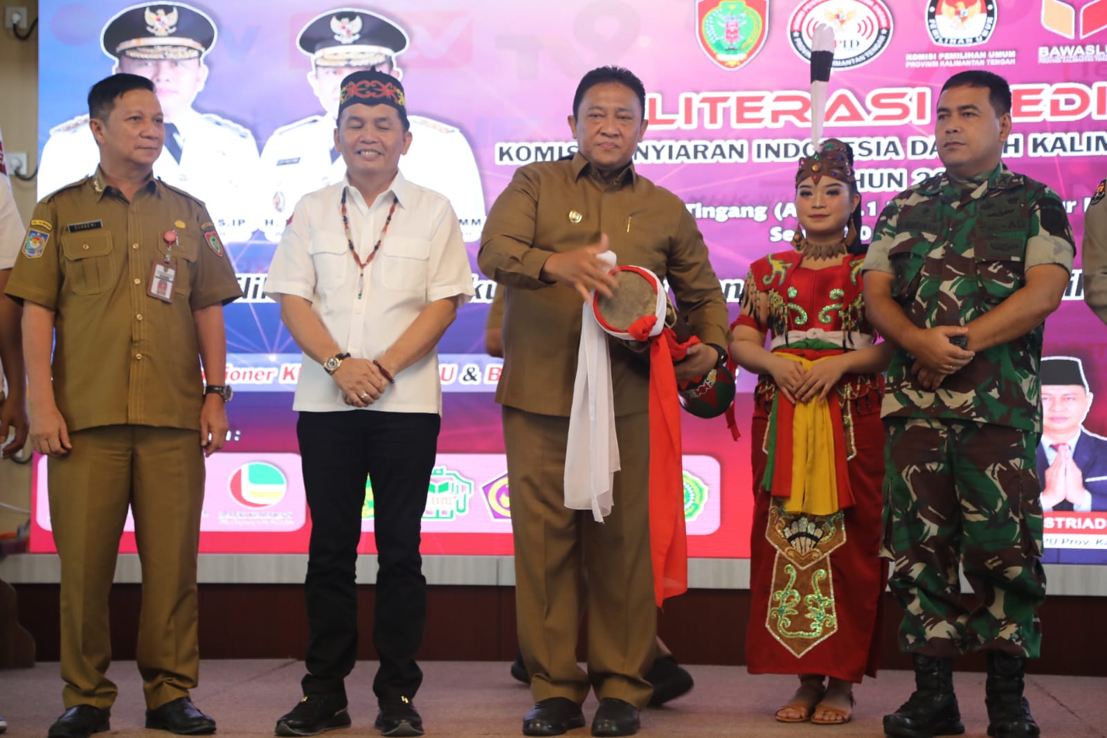 Usung Tema “Pemilih Pemula Dukung Pemilu dan Awasi Siaran Pemilu 2024”, Wagub Kalteng Edy Pratowo Buka Literasi Media Tahun 2023