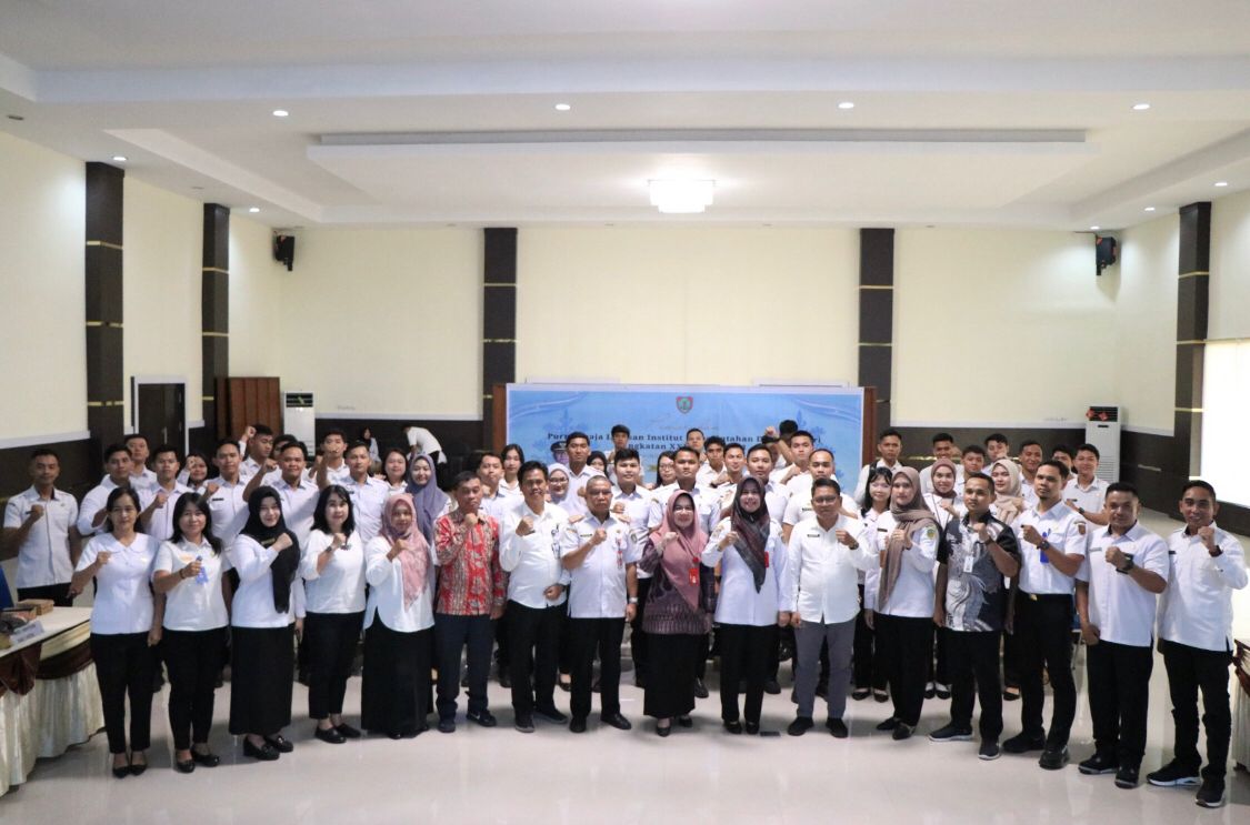 Penyerahan Purna Praja Lulusan IPDN Angkatan XXX Tahun 2023 Prov. Kalteng ke BKPSDM Kabupaten/Kota