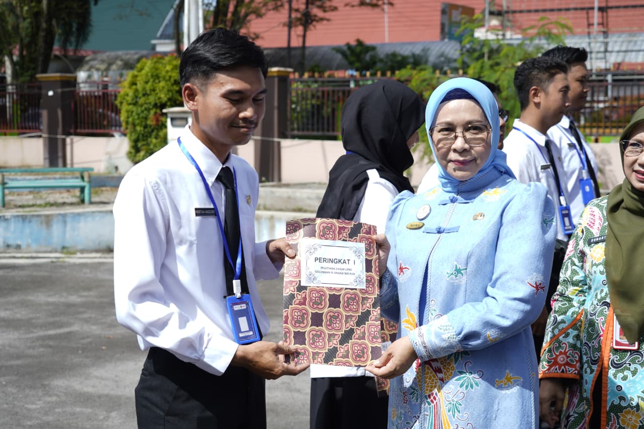 Asisten Administrasi Umum Setda Kalteng Tutup Latsar CPNS, Tekankan ASN Profesional dan Berintegritas