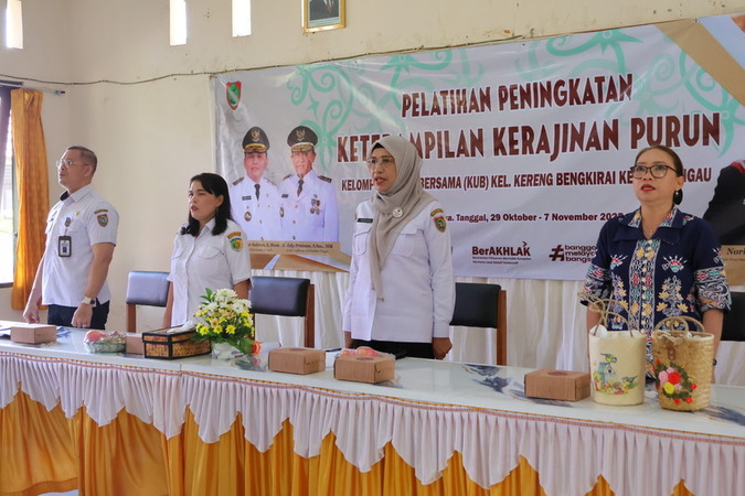 Disdagperin Prov. Kalteng Adakan Pelatihan Peningkatan Keterampilan Kerajinan Purun