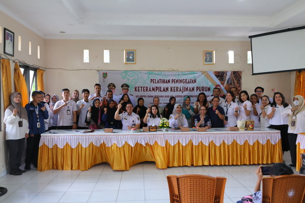 Disdagperin Prov. Kalteng Adakan Pelatihan Peningkatan Keterampilan Kerajinan Purun