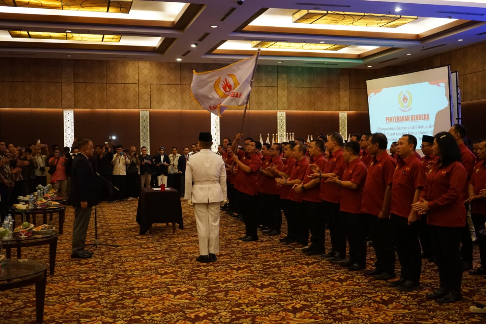 Kepala Badan Kesbangpol Hadiri Pelantikan dan Pengukuhan Pengurus KONI Prov. Kalteng