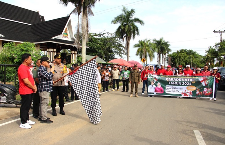 Ratusan Jemaat Kristiani di Kota Buntok Rasakan Kemeriahan Parade Natal 2024