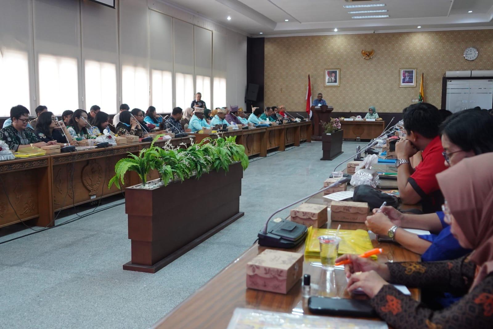 Buka Sosialisasi Perda Prov. Kalteng Nomor 4 Tahun 2023, Plt. Sekda Harapkan Masyarakat Kalteng Berkarakter Unggul dan Menjiwai Pancasila