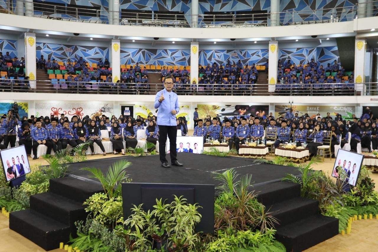 Wamendagri Bima Arya: ASN Harus Rendah Hati dan Jaga Silaturahmi dengan Masyarakat