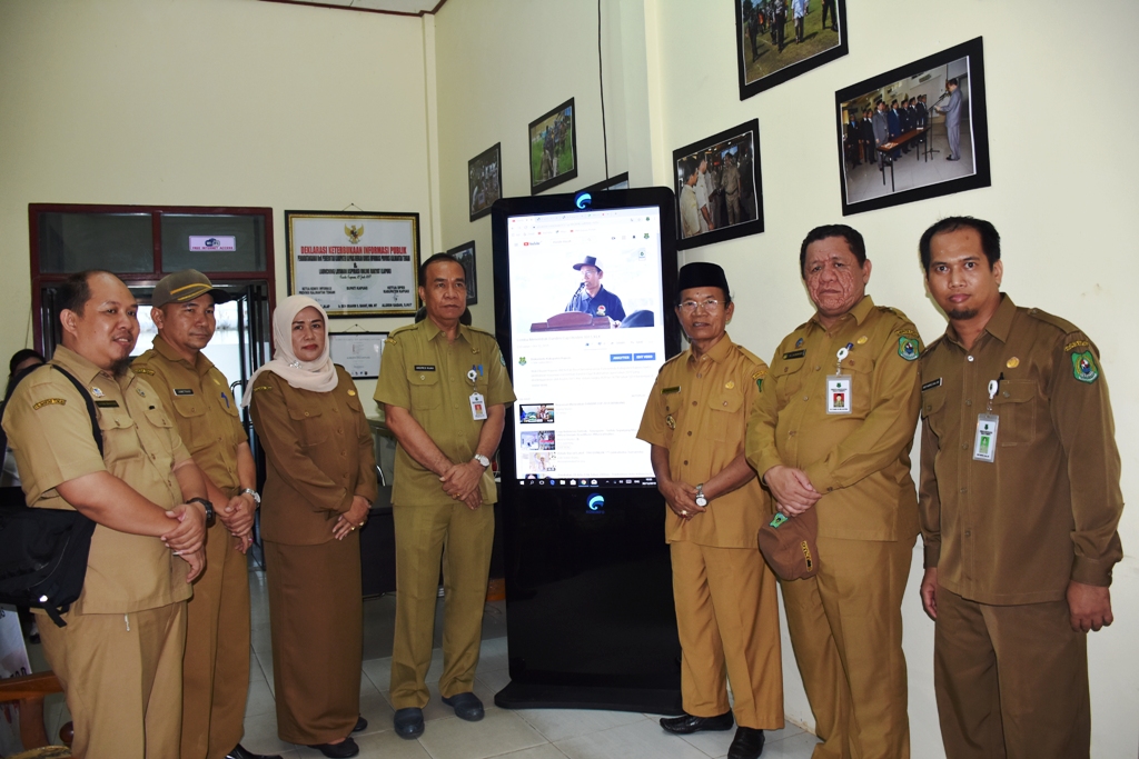 Wabup Uji Coba Anjungan Informasi Digital