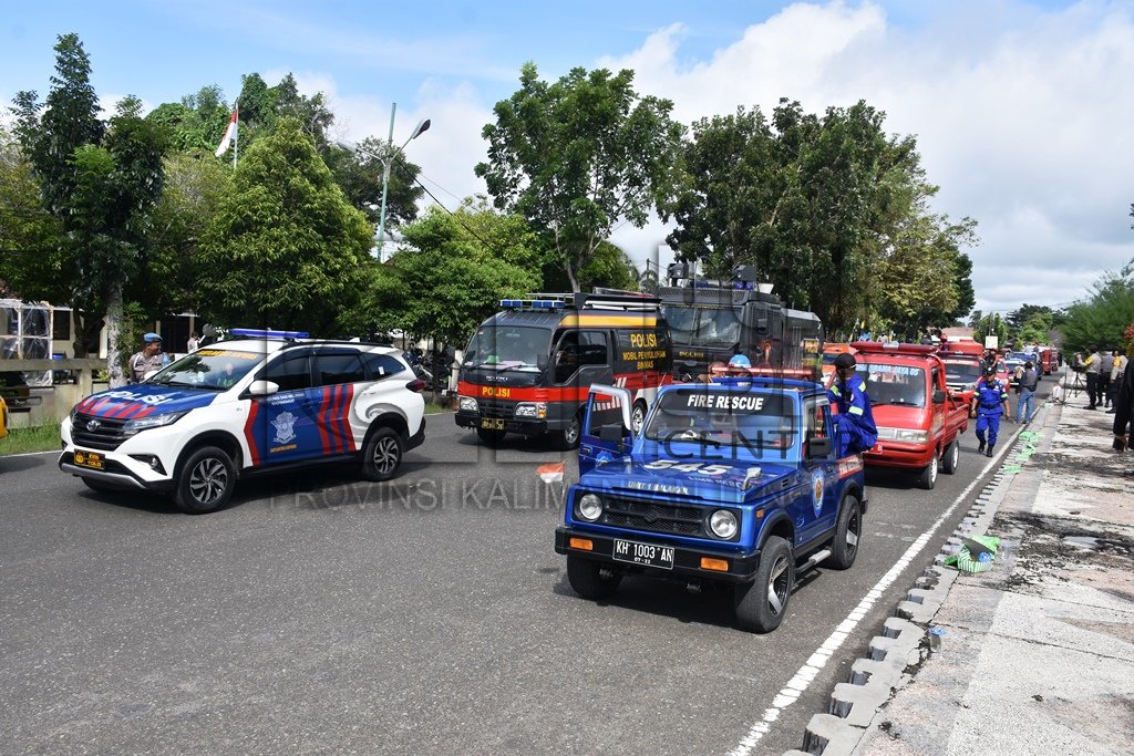 TNI, Polri, dan Pemda Kapuas Lakukan Gerakan Serentak Penyemprotan Disinfektan