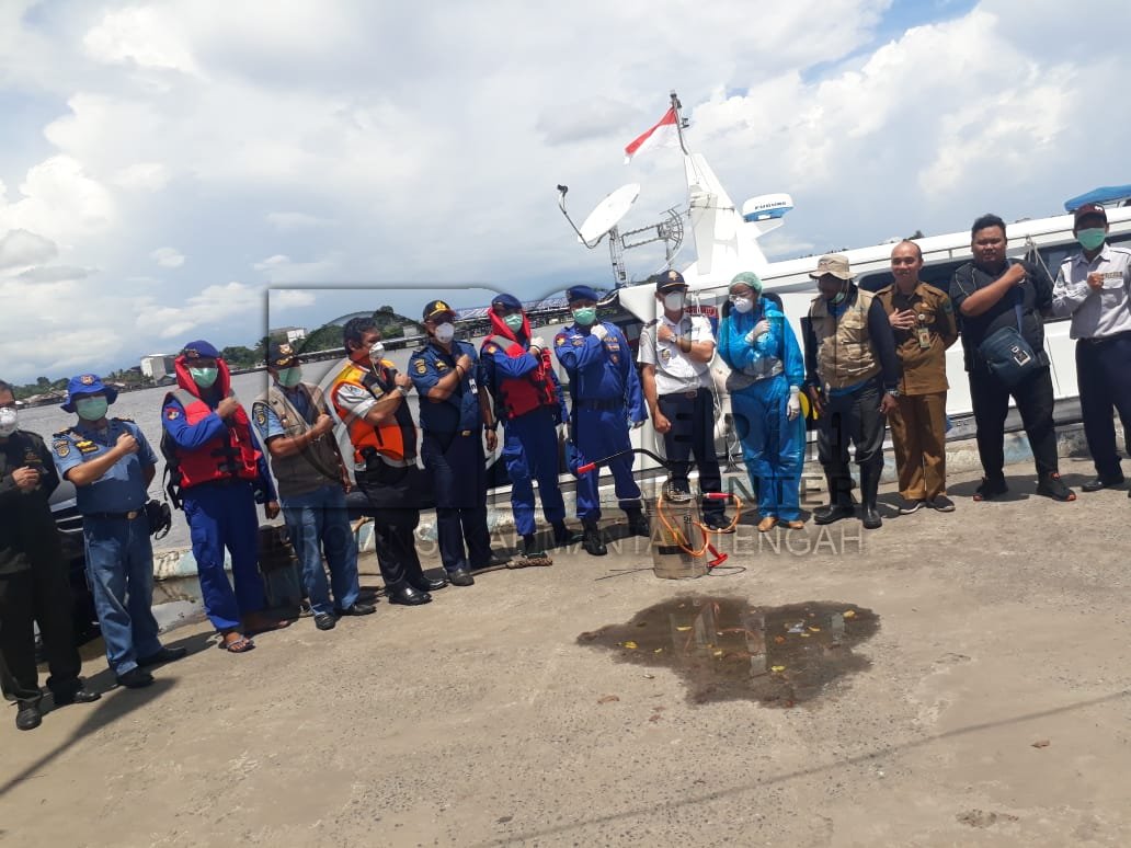 Tim Satgas Covid-19 Kapuas Laksanakan Inspeksi dan Disinfeksi Kapal