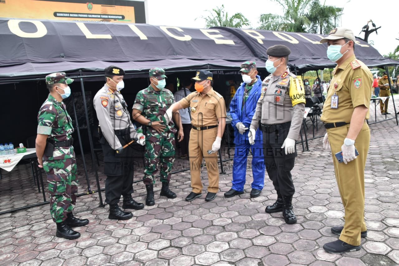 Gubernur Kalteng Bersama Forkopimda Hingga Perangkat Daerah Lakukan Penyemprotan Disinfektan Serentak Dan Masif di Wilayah Kota Palangka Raya