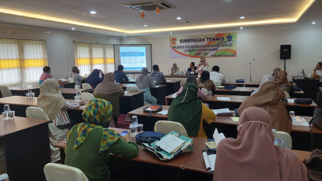52 Pelaku Usaha di Kecamatan Arsel Ikuti Bimtek Perizinan Usaha Berbasis Risiko