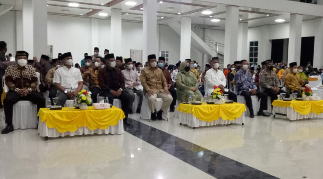 Bupati Hj Nurhidayah Menutup Secara Resmi MTQ ke-52 Tingkat Kabupaten Kobar
