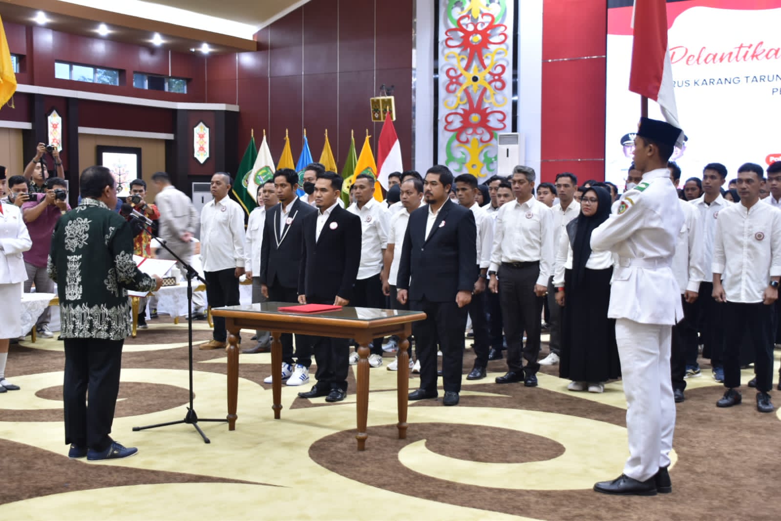 Sekda Kalteng Kukuhkan dan Lantik Pengurus Karang Taruna Prov. Kalteng Periode 2023-2028