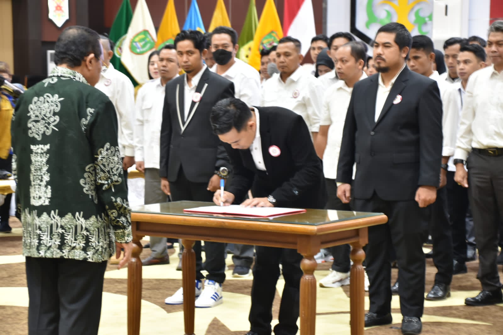 Sekda Kalteng Kukuhkan dan Lantik Pengurus Karang Taruna Prov. Kalteng Periode 2023-2028