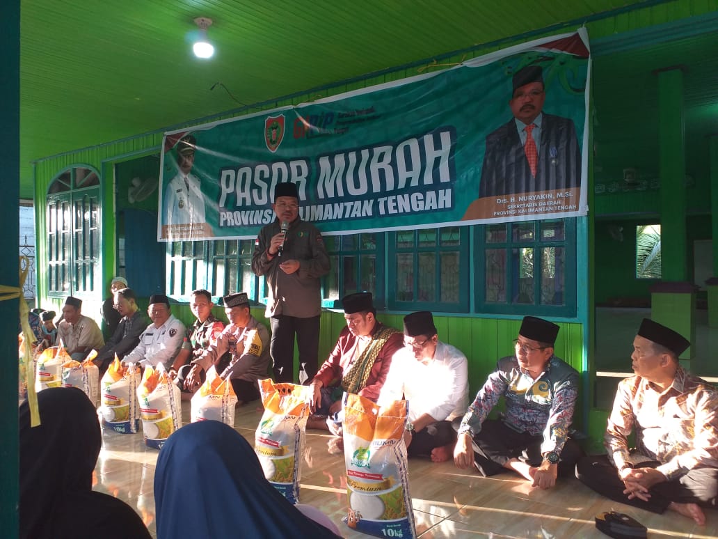Warga Antusias Hadiri Pasar Murah Tahap II, Sekda Nuryakin Kembali Salurkan 15 ton Beras Subsidi pada Dua Lokasi di Kabupaten Murung Raya