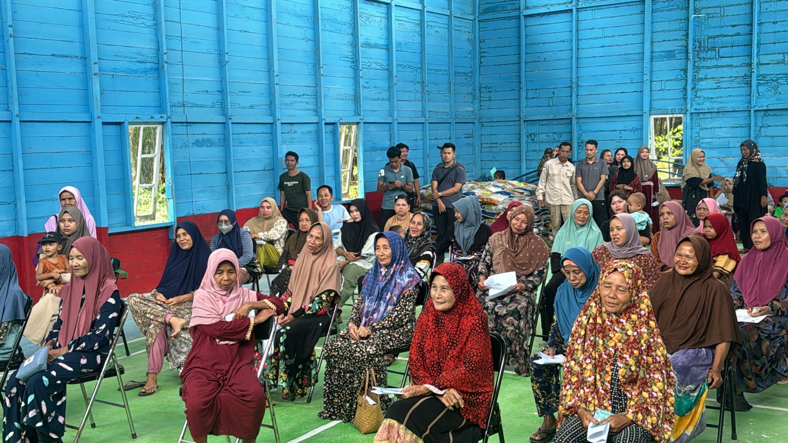 Warga Antusias Hadiri Pasar Murah Tahap II, Sekda Nuryakin Kembali Salurkan 15 ton Beras Subsidi pada Dua Lokasi di Kabupaten Murung Raya