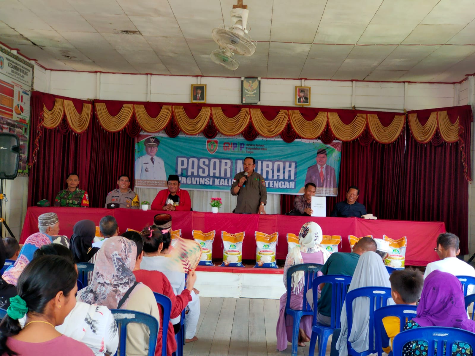 Hari Ketiga “Kalteng Berbagi Berkah” Tahap 2, Sekda H. Nuryakin Kembali Buka Pasar Murah pada Dua Desa di Kabupaten Murung Raya