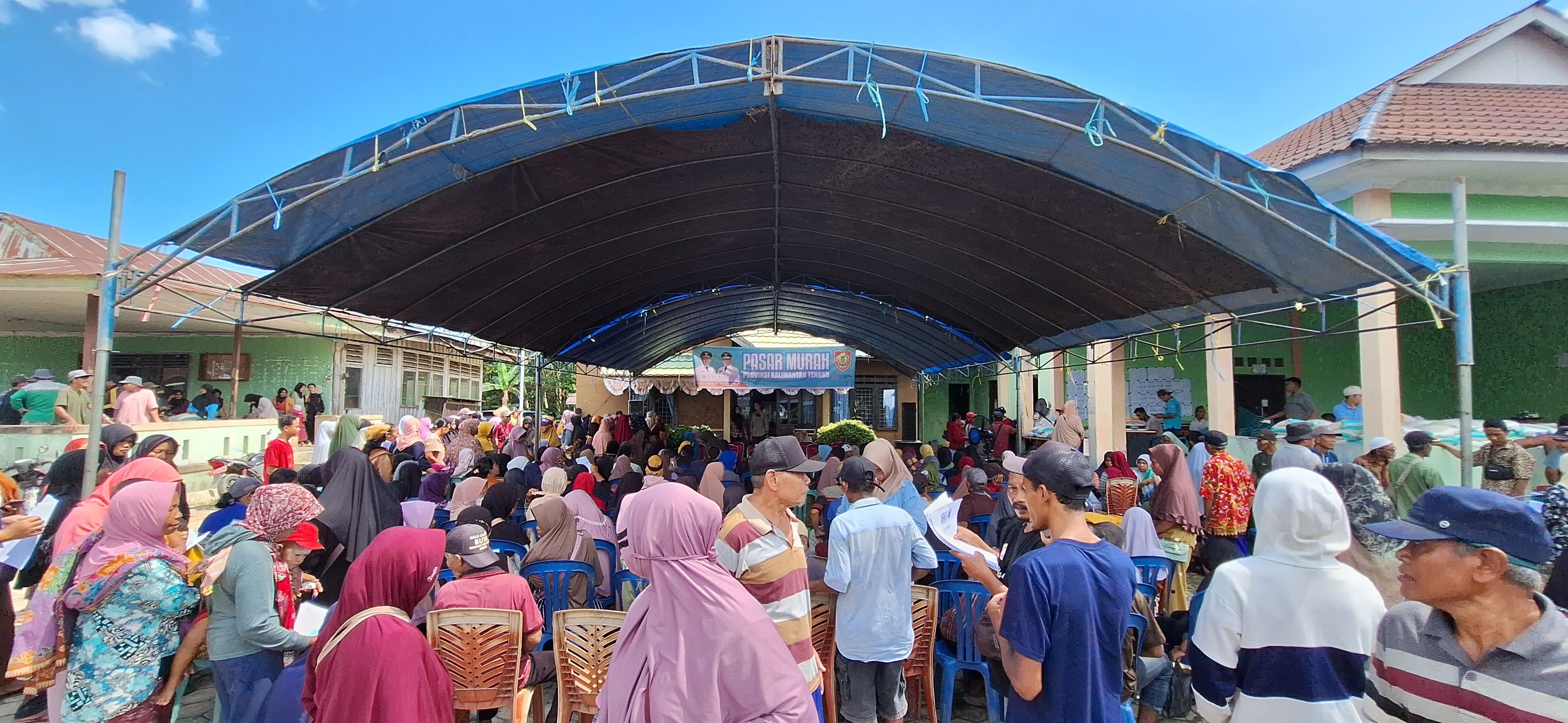 Wagub Edy Pratowo Salurkan 30 Ton Beras Subsidi Tahap II ke Dua Kecamatan Kabupaten Pulang Pisau