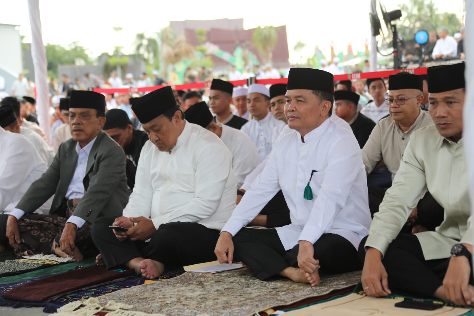 Gubernur dan Wakil Gubernur Kalteng Salat Idulfitri 1446 H di Bundaran Besar Palangka Raya