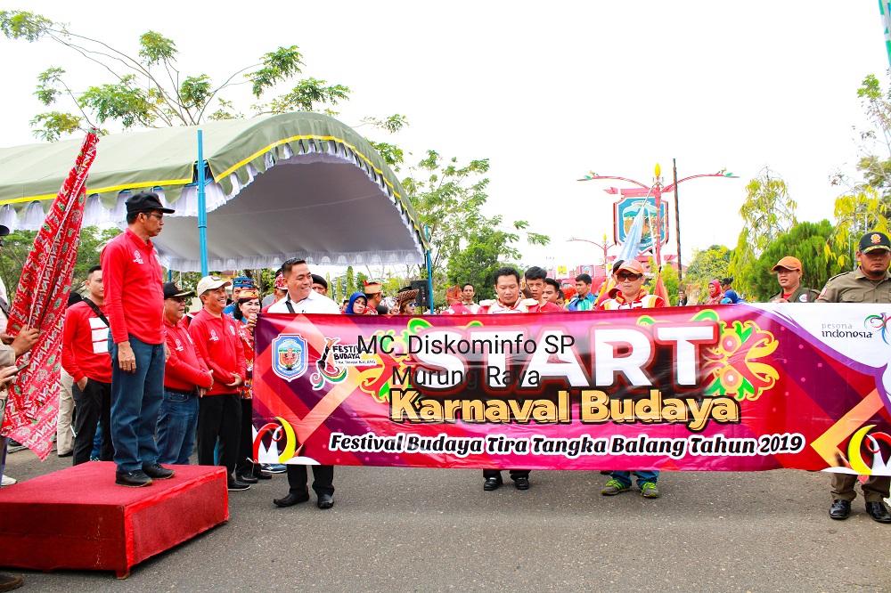 Bupati Mura Lepas Peserta Karnaval Budaya Festival Tira Tangka Balang Tahun 2019