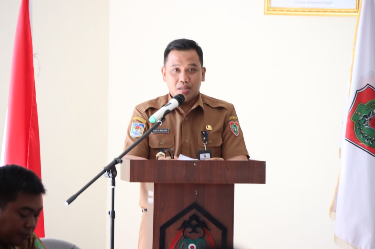 Asisten Ekbang Sri Widanarni Buka Workshop Rencana Aksi Daerah Perkebunan Kelapa Sawit Berkelanjutan Kalteng Tahun 2023