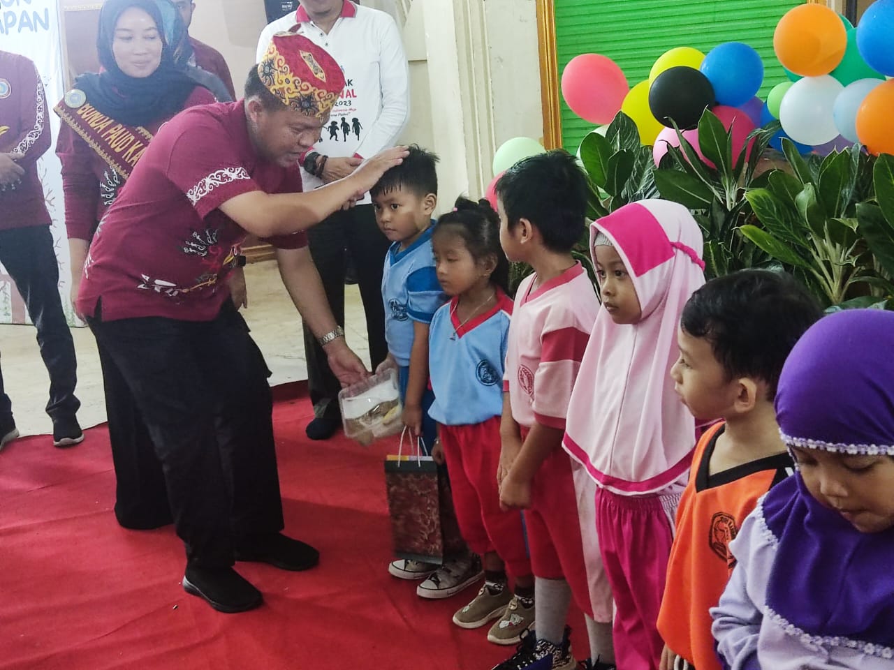 Hadiri Gebyar PAUD dan Peringatan HAN, Pj. Bupati Barsel Ajak Tingkatkan Pemenuhan Hak dan Perlindungan Anak
