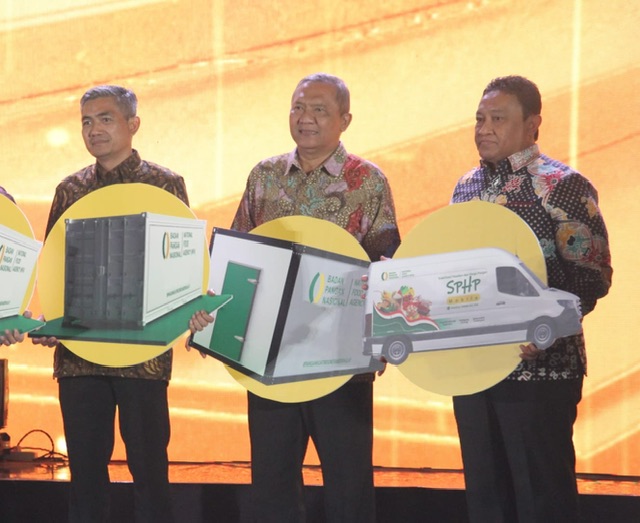 Wagub Kalteng Edy Pratowo Terima Apresiasi Berupa Bantuan Mobil Operasional Untuk Kegiatan SPHP dari Kepala BPN