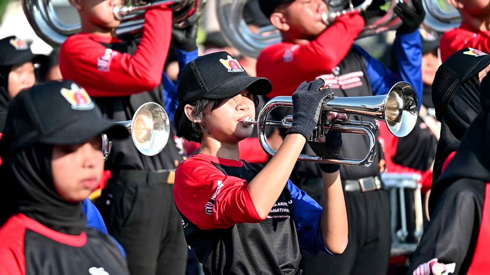 Drum Corps Shymponia Senada Remaja Praja Disdik Kalteng Tampil Apik di Gerakan Pembagian Bendera Merah Putih 2024