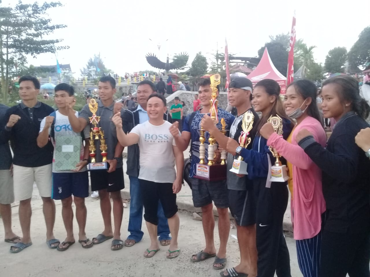 Usai Olahraga Sore, Gubernur Kalteng Sapa Masyarakat di Taman Pasuk Kameloh