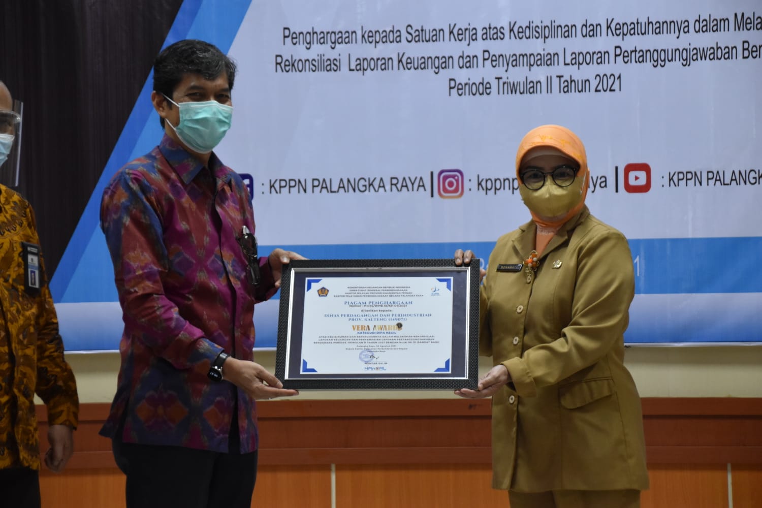 Disdagperin Prov Kalteng Raih Penghargaan Vera Award