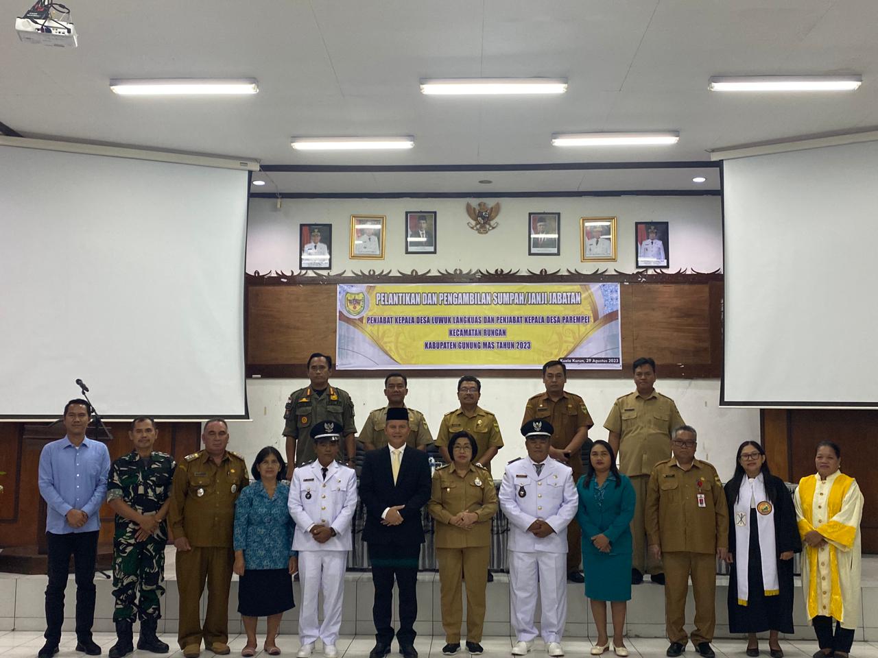 Bupati Gunung Mas Lantik 2 Pj Kepala Desa Kecamatan Rungan