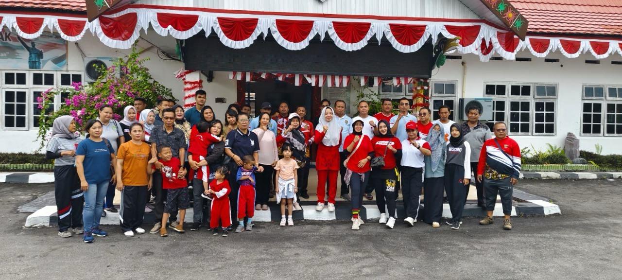 BPSDM Prov. Kalteng Bagikan Makanan Tambahan di TK Binaan