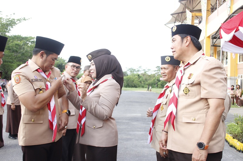Ketua Mabicab Pulang Pisau Terima Lencana Pancawarsa III