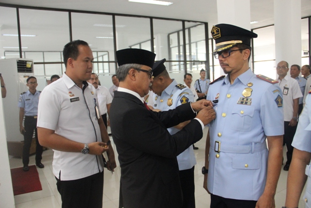 PLt. Kakanwil Lantik Lima Pejabat Administrator dan Pejabat Pengawas Keimigrasian