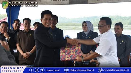 H. Nadalsyah Berikan Penghargaan Kepada H. Arbaidi