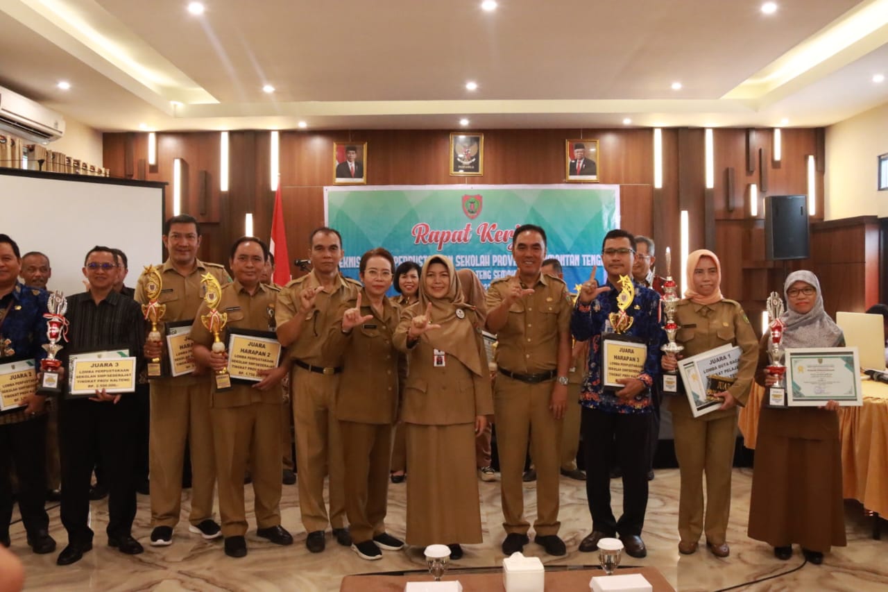 Asisten Ekbang Sri Widanarni Buka Rakernis Bidang Perpustakaan Tingkat Provinsi Kalteng Tahun 2023