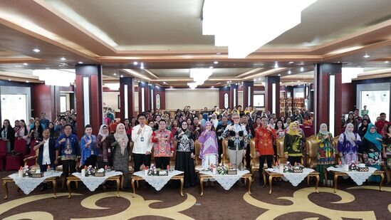 Kadisbudpar Prov. Kalteng Dukung Pengembangan Desain Kriya dan Wastra untuk Dorong Daya Saing Produk Lokal