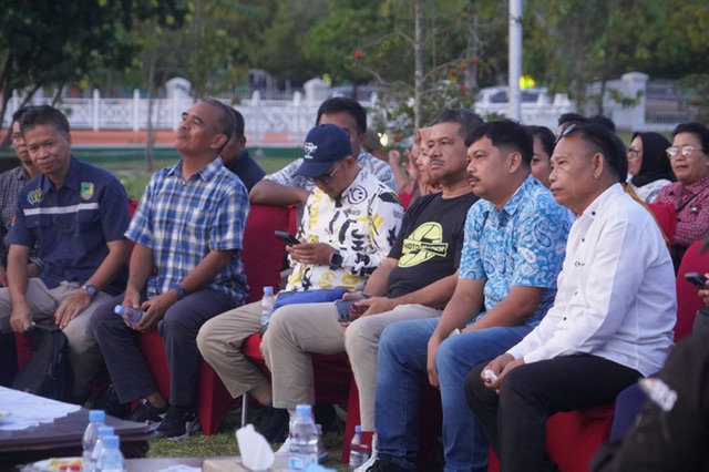 Diskusi Dengan Awak Media, Gubernur Sugianto Sabran Tekankan Pentingnya Alternatif Lokomotif Pengerak Ekonomi