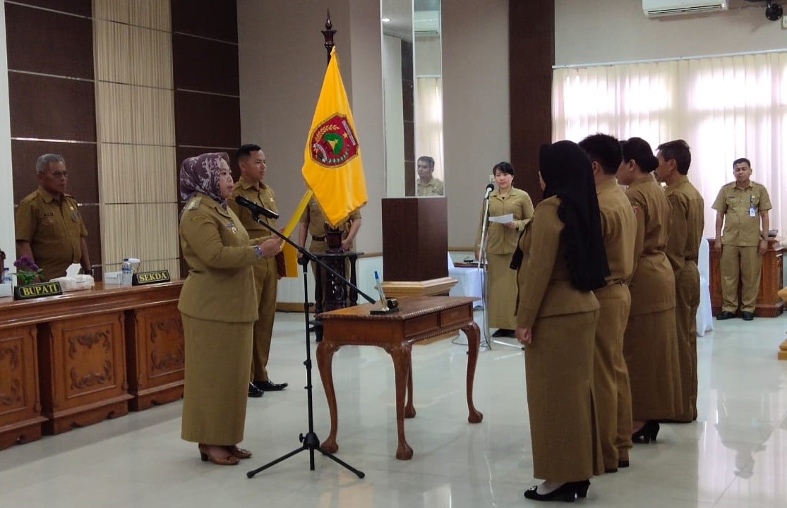 Isi Kekosongan Jabatan, Bupati Kobar Lantik 57 Pejabat Eselon III dan IV